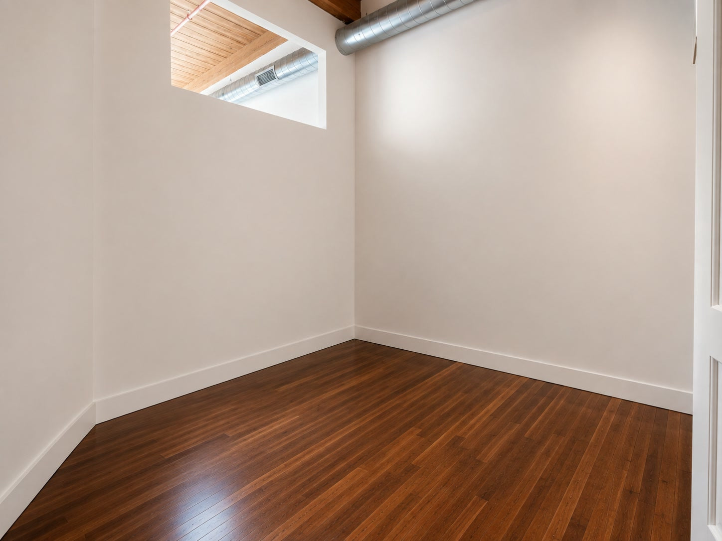 Flexible bedroom or home-office space